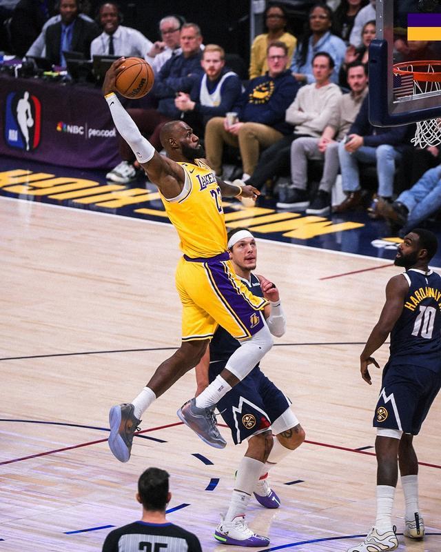 开云体育入口-准三双+末节单臂战斧暴扣，詹姆斯15中8得19分9板8助，正负值+13